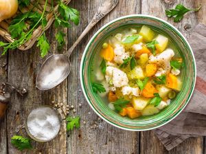 5 Tips Masak Sup Kuah Bening yang Tak Bikin Perut Buncit 5 Tips Masak Sup Kuah Bening yang Tak Bikin Perut Buncit