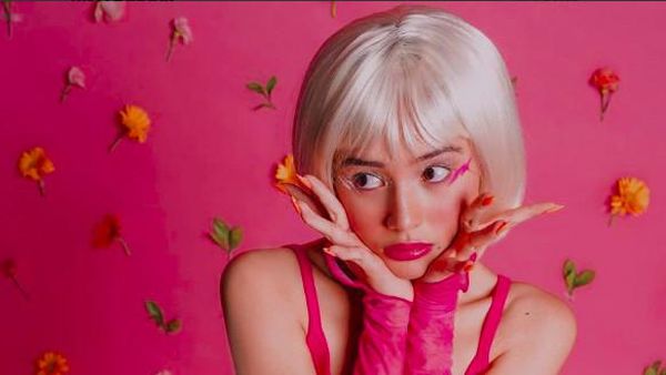 Penampilan Artis Ini Disebut Terlalu Dewasa