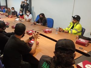 Bonek Tuntut Revolusi Total Sepakbola Indonesia!