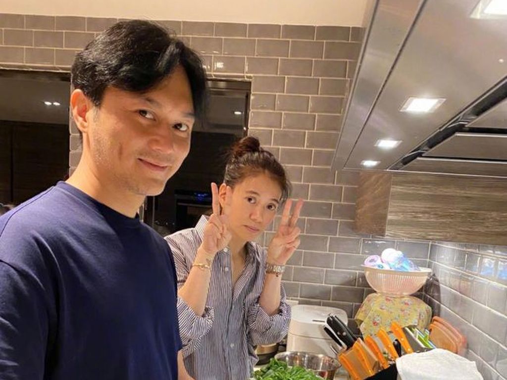 Chilam Cheung Ungkap Rahasia Keharmonisan Pernikahannya Dengan Anita Yuen Chilam Cheung Ungkap Rahasia Keharmonisan Pernikahannya Dengan Anita Yuen