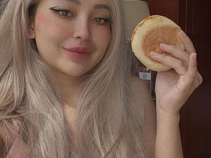 Cupi Cupita, Pedangdut Seksi yang Doyan Ngemil Burger Cupi Cupita, Pedangdut Seksi yang Doyan Ngemil Burger