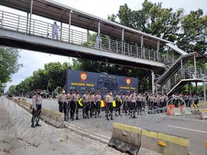 Massa Demo Tiba di Patung Kuda, Lalin ke Arah Istana Ditutup