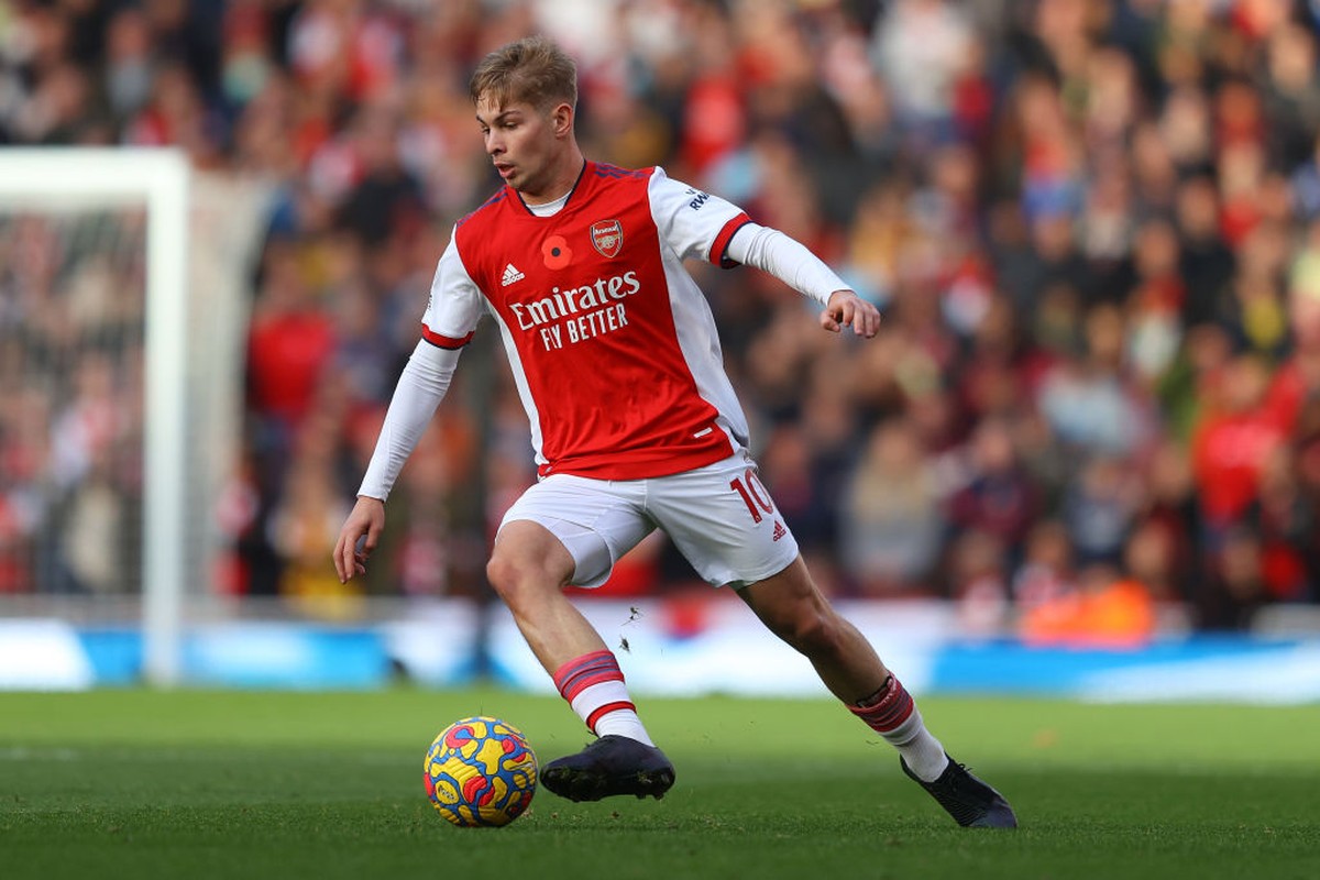 Emile Smith Rowe, masuk dalam radar incaran Chelsea (Getty Images)