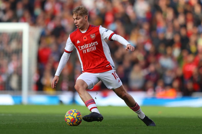 LONDON, ENGLAND - OCTOBER 22: Emile Smith Rowe of Arsenal  celebrates after scoring their teams third goal  during the Premier League match between Arsenal and Aston Villa at Emirates Stadium on October 22, 2021 in London, England. (Photo by Richard Heathcote/Getty Images)