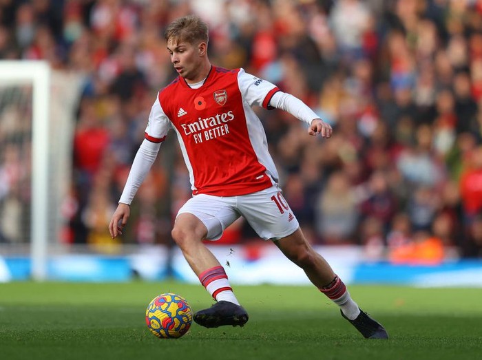 LONDON, ENGLAND - OCTOBER 22: Emile Smith Rowe of Arsenal  celebrates after scoring their team's third goal  during the Premier League match between Arsenal and Aston Villa at Emirates Stadium on October 22, 2021 in London, England. (Photo by Richard Heathcote/Getty Images)