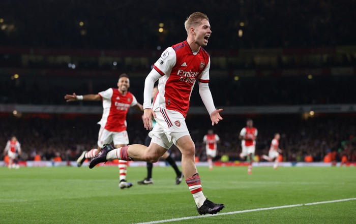 LONDON, ENGLAND - OCTOBER 22: Emile Smith Rowe of Arsenal  celebrates after scoring their teams third goal  during the Premier League match between Arsenal and Aston Villa at Emirates Stadium on October 22, 2021 in London, England. (Photo by Richard Heathcote/Getty Images)