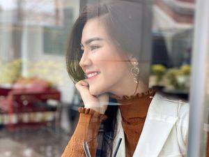 Momen Seru Felicya Angelista Saat BBQ dan Makan Martabak Manis