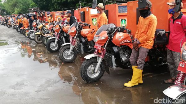 Ini yang Bikin Halaman Parkir Stadion Manahan Solo Mendadak Oranye