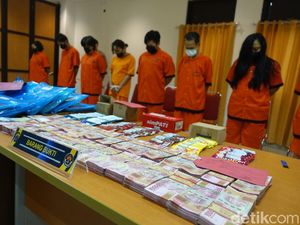 Komplotan Pencuri Data Kartu Kredit di Yogya Kini Berbaju Oranye