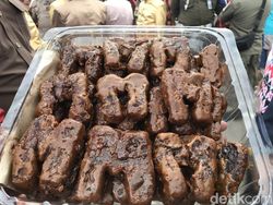 Kue Taripang Makassar Memang Cocok dengan Secangkir Kopi