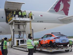 Logistik WSBK Tiba di Lombok, Diangkut Si Jumbo Boeing 777 Milik Qatar