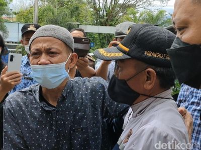 Momen Haru Saat Ayah Pencuri HP Demi Anak Dibebaskan Jaksa