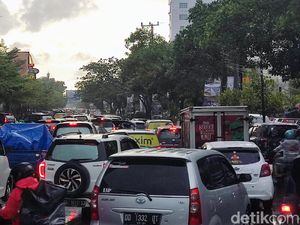 detikcom do Your Magic: Sebab Parkir Liar Bikin Macet Depan Mal Panakkukang