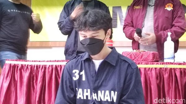 Pria yang Dorong Teman dari Lantai 6 Hotel Kini Berbaju Tahanan