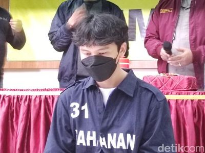 Pria yang Dorong Teman dari Lantai 6 Hotel Kini Berbaju Tahanan