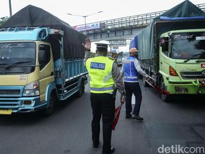 Video: Kakorlantas Soroti Aspek Ekonomi-Logistik pada Penertiban Muatan Kendaraan Video: Kakorlantas Soroti Aspek Ekonomi-Logistik pada Penertiban Muatan Kendaraan