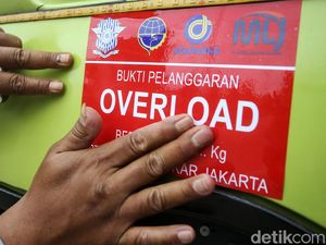 Pemerintah Potong Ribuan Truk ODOL Pemerintah Potong Ribuan Truk ODOL