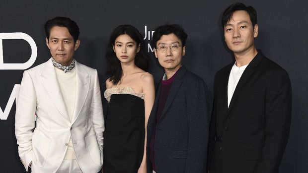 From left, cast members Lee Jung-jae, Jung Hoyeon and Park Hae Soo arrive at a red carpet event for 
