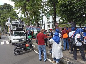 Sebelum ke Patung Kuda, Massa Aksi 10 November Kumpul di Masjid Cut Meutia