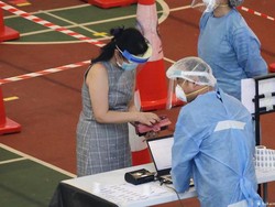 Singapura Ancam Sanksi Cuti Tanpa Dibayar ke PNS Tolak Vaksin COVID-19