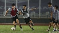Karena menjadi WNI, Elkan pun akan menjadi pemain non-Eropa di kompetisi Inggris. Meski begitu, ia tetap bisa melanjutkan kariernya bersama Ipswich Town karena berstatus sebagai homegrown player.