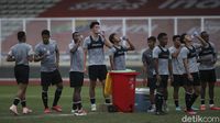 Tinggi Banget! Ini Potret Elkan Baggott Latihan Bareng Timnas