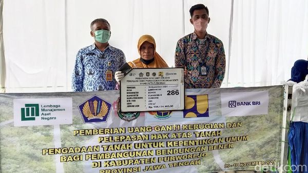 Warga Terdampak Proyek Bendungan Bener Terima Ganti Rugi