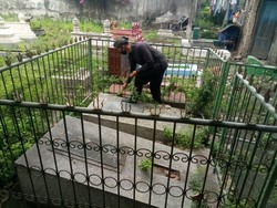 Jarang Dikunjungi Peziarah, Makam Guru WR Supratman di Tulungagung Tak Terurus