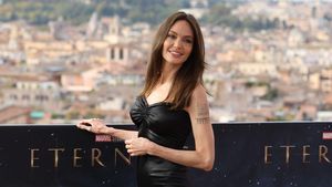 Pantesan Tampil Glowing di Usia 48, Ternyata Begini Rahasianya Angelina Jolie