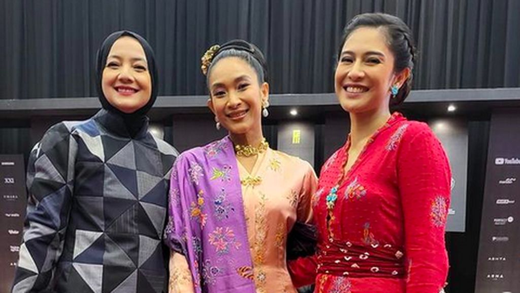Foto: 12 Artis Berbusana Terbaik di FFI 2021, Luna Maya Hingga Wulan Guritno Foto: 12 Artis Berbusana Terbaik di FFI 2021, Luna Maya Hingga Wulan Guritno