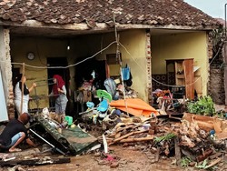 2 Rumah Warga di Bandung Rusak Parah Diterjang Banjir Akibat Tanggul Jebol