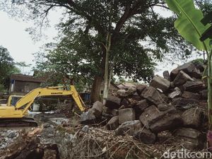 Niatnya Mau Bikin Kolam Renang, Eh Malah Ketemu Arca dan Batu Candi Niatnya Mau Bikin Kolam Renang, Eh Malah Ketemu Arca dan Batu Candi