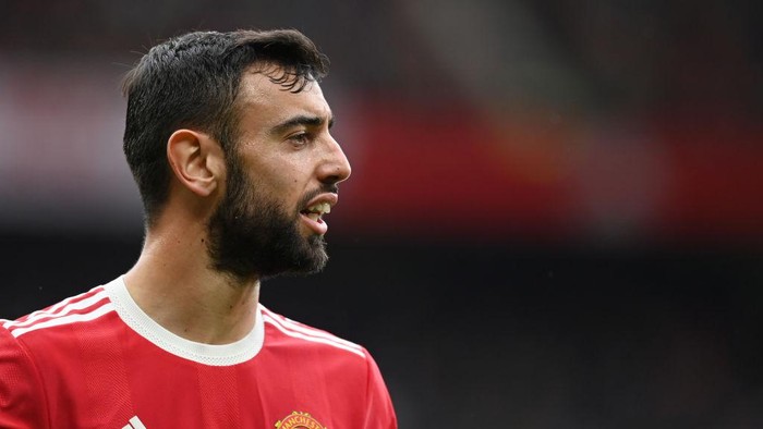 MANCHESTER, ENGLAND - OCTOBER 02: Bruno Fernandes of Manchester United looks on during the Premier League match between Manchester United and Everton at Old Trafford on October 02, 2021 in Manchester, England. (Photo by Michael Regan/Getty Images)