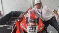 Detik-detik Kedatangan Logistik WSBK di Mandalika-Viral Unboxing Ilegal