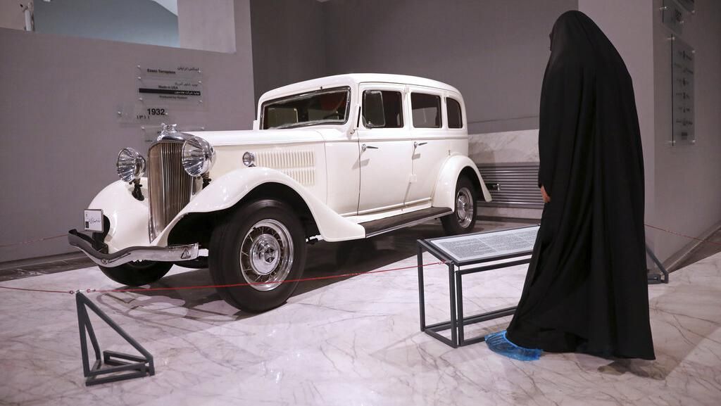 Cuci Mata di Museum Mobil Klasik Iran