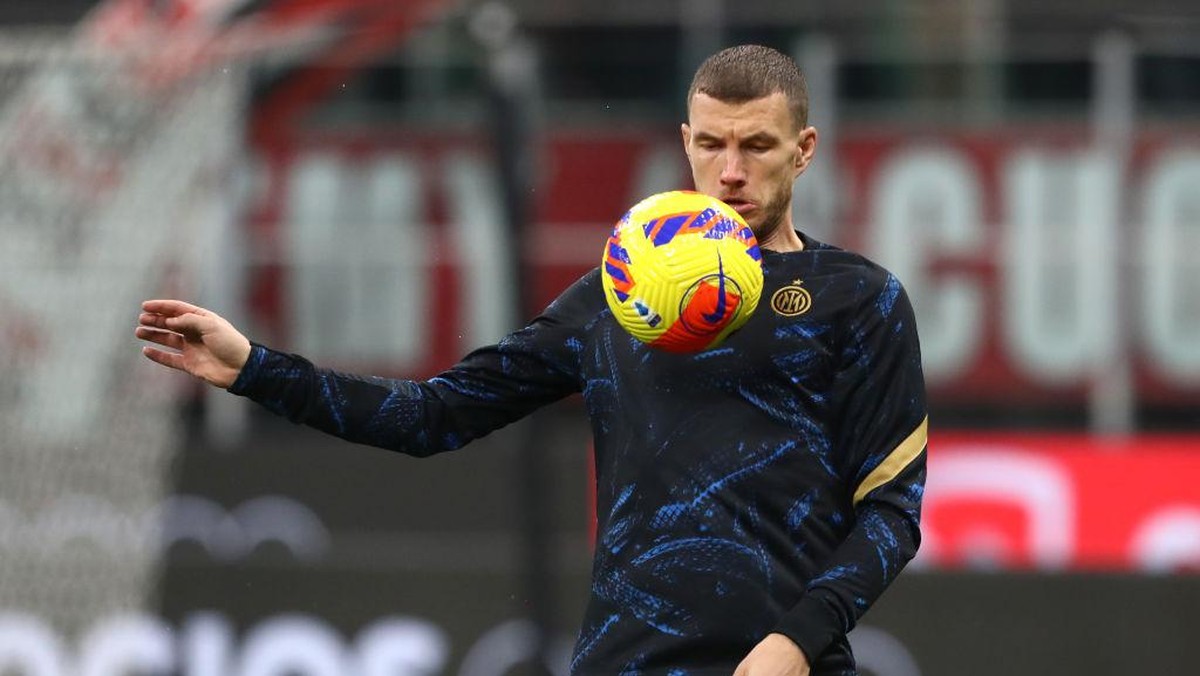 Dzeko saat berlatih bersama Inter Milan. Foto: Getty Images/Marco Luzzani
