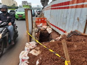 detikcom Do Your Magic: Ini Galian Jl MT Haryono Jaktim Biang Macet