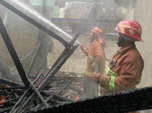 Gudang Alat Kontrasepsi di Jember Ludes Terbakar Gudang Alat Kontrasepsi di Jember Ludes Terbakar