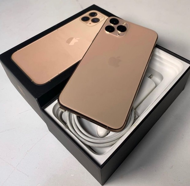 iPhone 11 Pro/Foto: instagram/obiwezy Selain Samsung, kalian pasti juga udah tau nih, kalau artis korea juga banyak yang menggunakan ponsel keluaran Apple.