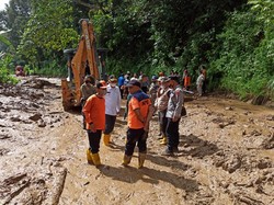 Banjir Bandang Landa Pasaman Barat Sumbar, Jalan Antarkabupaten Putus
