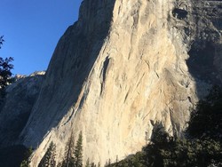 Detik-detik Penyelamatan Pria yang Terjebak di Tebing California