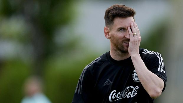 Argentina's Lionel Messi attends a team training session ahead of a FIFA World Cup Qatar 2022 qualifier match against Uruguay in Buenos Aires, Argentina, Tuesday, Nov. 9, 2021. (AP Photo/Natacha Pisarenko)