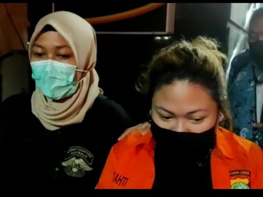 9 Jam Pemeriksaan Polisi Berujung Penahanan Anak Nia Daniaty 9 Jam Pemeriksaan Polisi Berujung Penahanan Anak Nia Daniaty