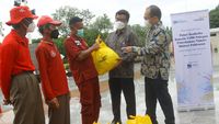 Paket Sembako untuk Petugas TMP di Hari Pahlawan