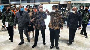 Menyapa Mantan Wapres Try Sutrisno yang Tetap Aktif di Usia 85