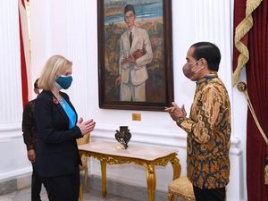 Bertemu Menlu Inggris di Istana, Jokowi Fokus Bahas 3 Hal Ini Bertemu Menlu Inggris di Istana, Jokowi Fokus Bahas 3 Hal Ini