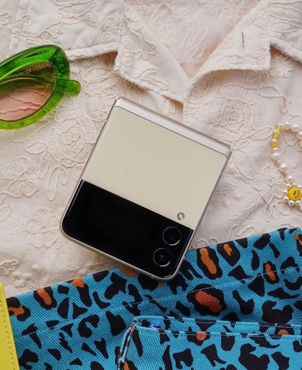 Samsung Galaxy Z Flip/Foto: instagram/samsungindonesia Samsung Galaxy Z Flip pertama kali diluncurkan oleh Samsung pada tahun 2020 lalu.