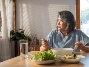Sering Makan Sendirian Ternyata Bisa Memicu Risiko Penyakit Jantung Sering Makan Sendirian Ternyata Bisa Memicu Risiko Penyakit Jantung