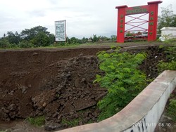 Dihantam Hujan Deras, Tanggul 30 Meter di Klaten Ambrol