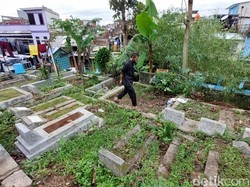 Puluhan Makam di TPU Cikutra Bandung Terancam Longsor